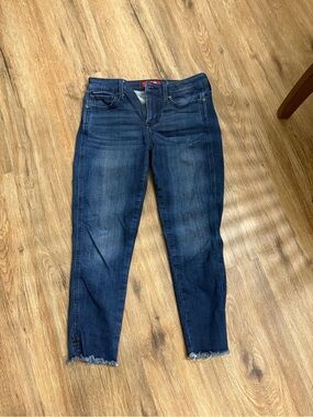 Guess Dark Blue Cropped Skinny Jeans with Frayed Ankles
